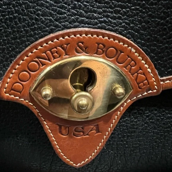 Vintage 1970s Dooney & Bourke Cavalry Spectator Leather Bucket Crossbody Bag - Picture 3 of 16